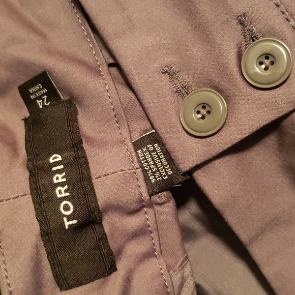 Plus Size 24 Torrid Gray Sateen Shorts New stretchy - Picture 4 of 5